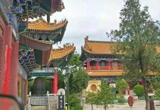 五律/凤山望瞩