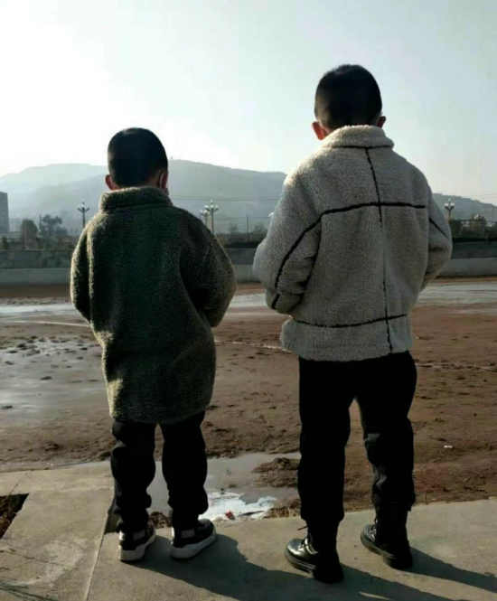 七律/陇水观湖