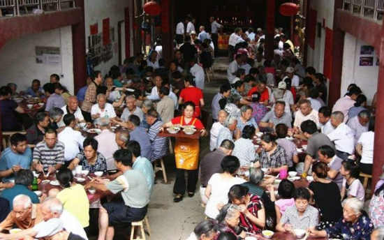 农村酒席上吃饭坐位子，有什么说法没？