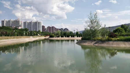 五律.秦安水上公园游