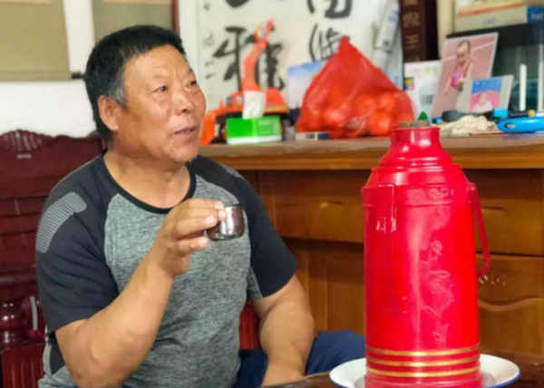 王托弟/在相欠中相伴，这便是至亲 。