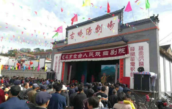 郭宝华/看戏