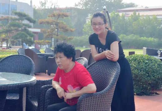王托弟/你的眼中为何饱含泪水？