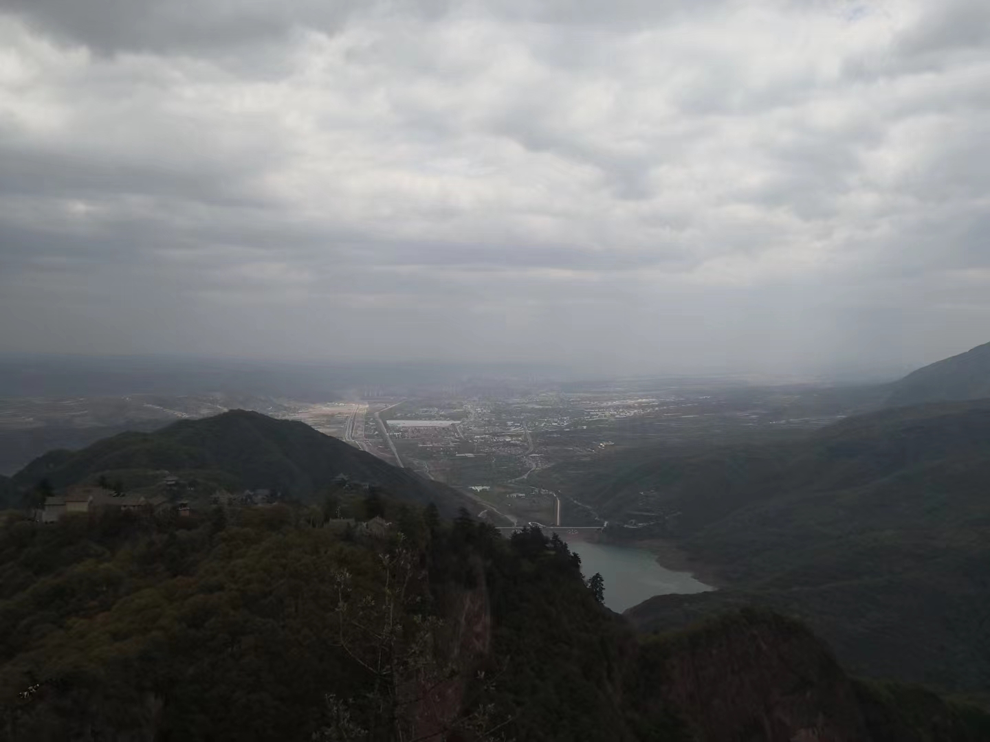 五律.登临崆峒山
