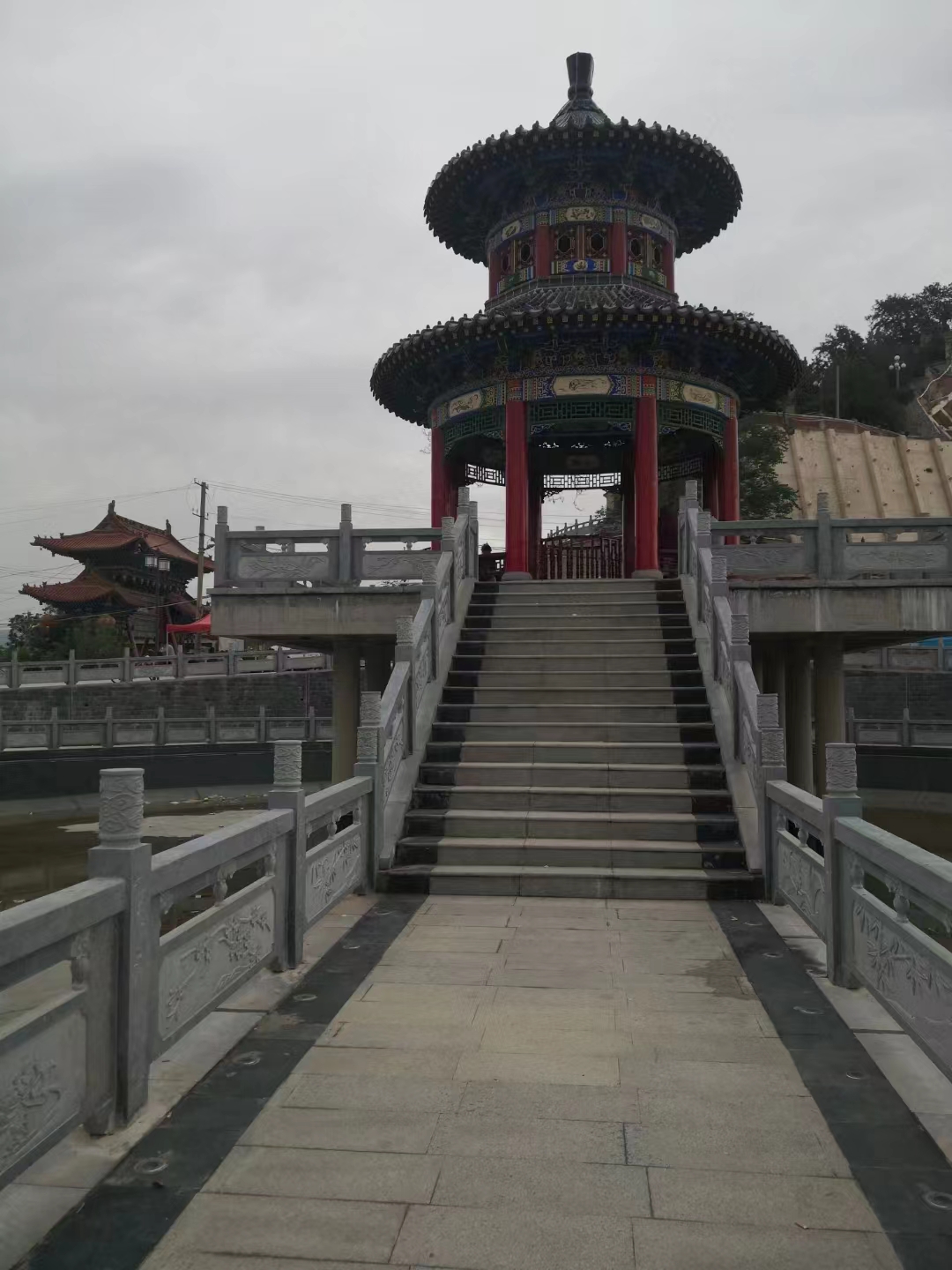七律.入伏天