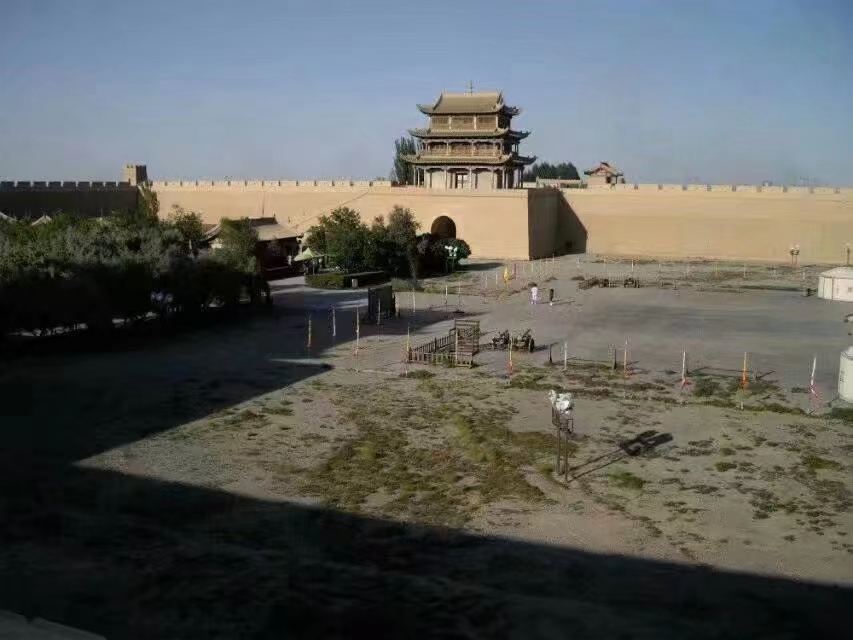七绝  登嘉峪关