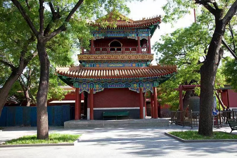重阳赴甘谷参加诗友晓荣兄令郎婚宴，车上作