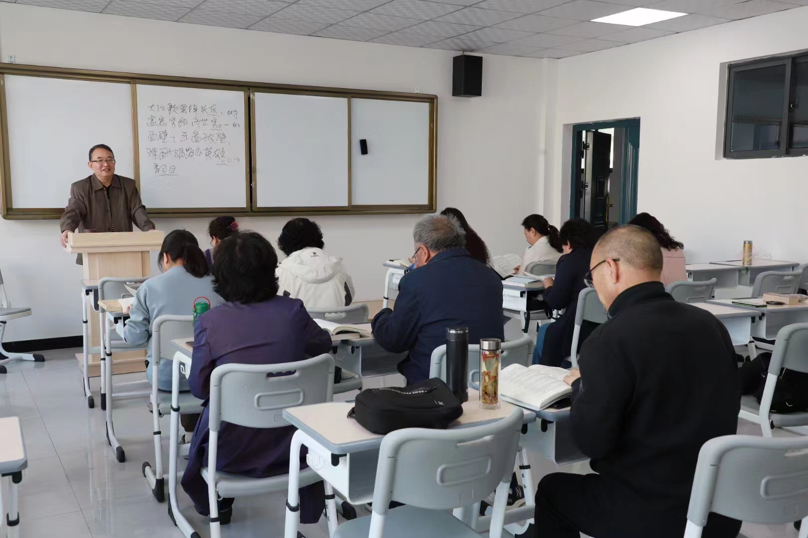 老年大学课堂限题限韵诗二首
