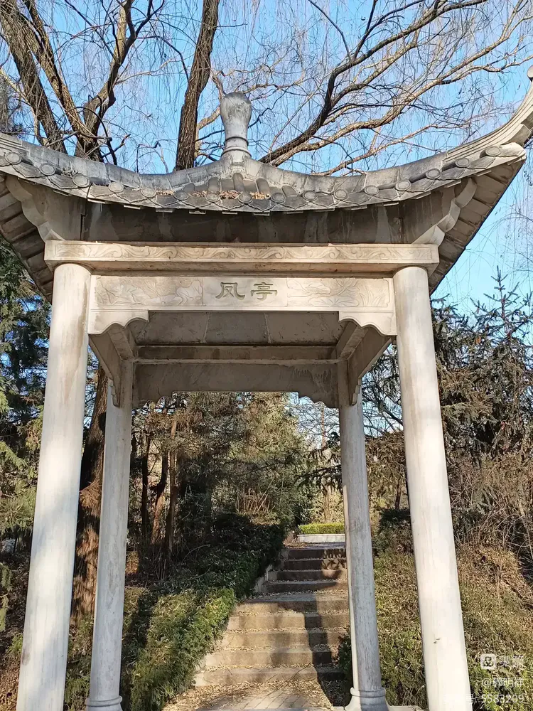 郭明祥/银家滩上的陪读女人  走进欲望之门