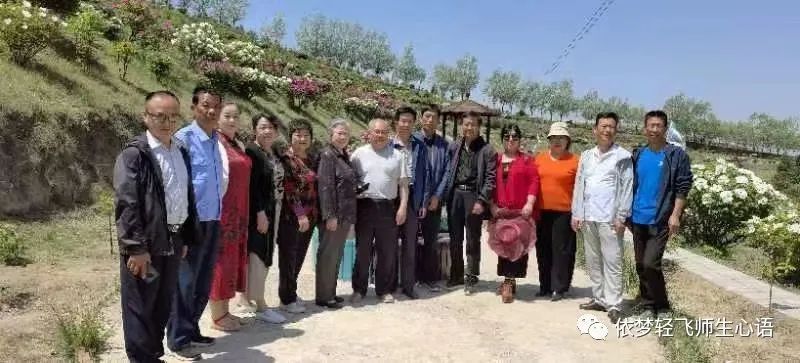 【孟东花/清风何辞仙岭远？与君揽住富贵春   ——与师友们同赴王铺梁赏牡丹侧记】图4