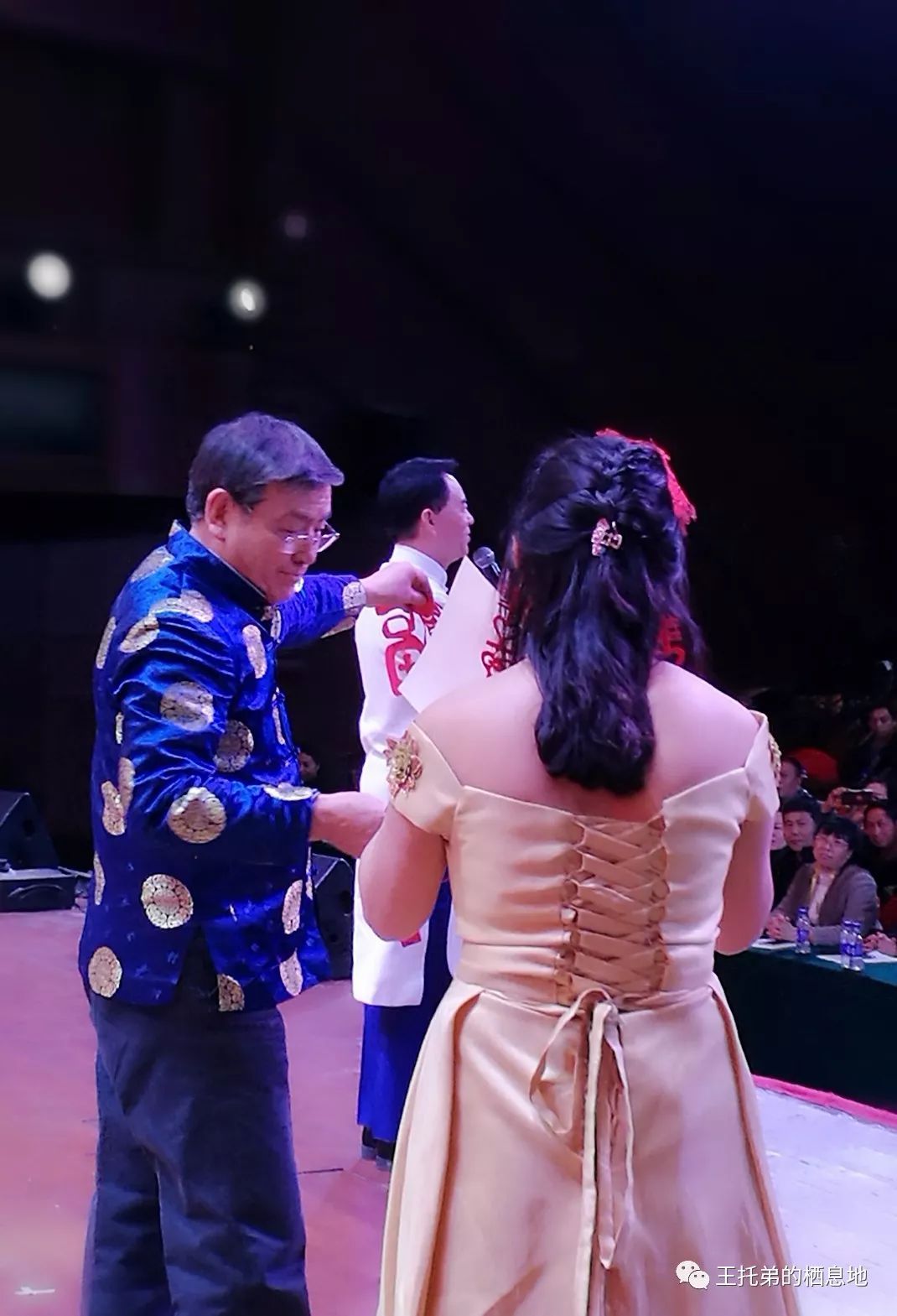 【秦安剪纸登上2018年第三届中医春节联欢晚 ！】图2