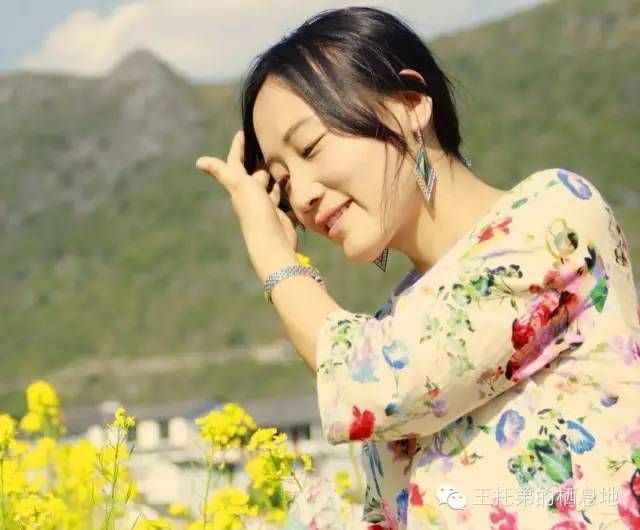 【王托弟/用心灵的青涩与你共赴一场百花盛开的宴席】图2