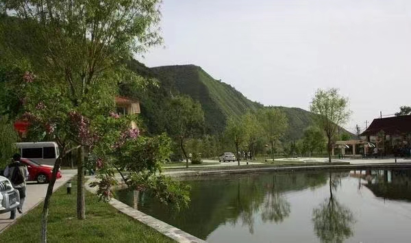 七律.游清水温泉