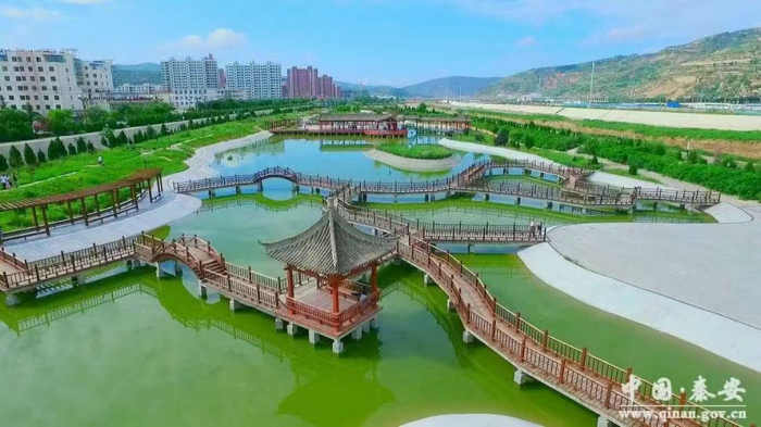 中吕.普天乐/秦安即景