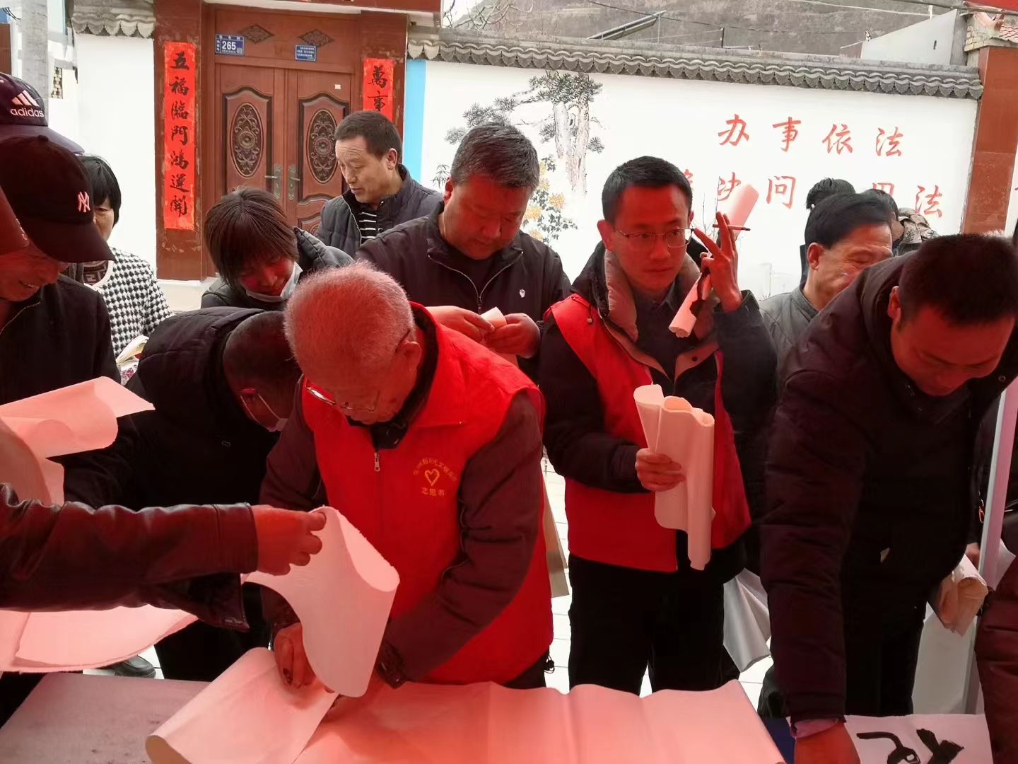五律.学习雷锋日有感