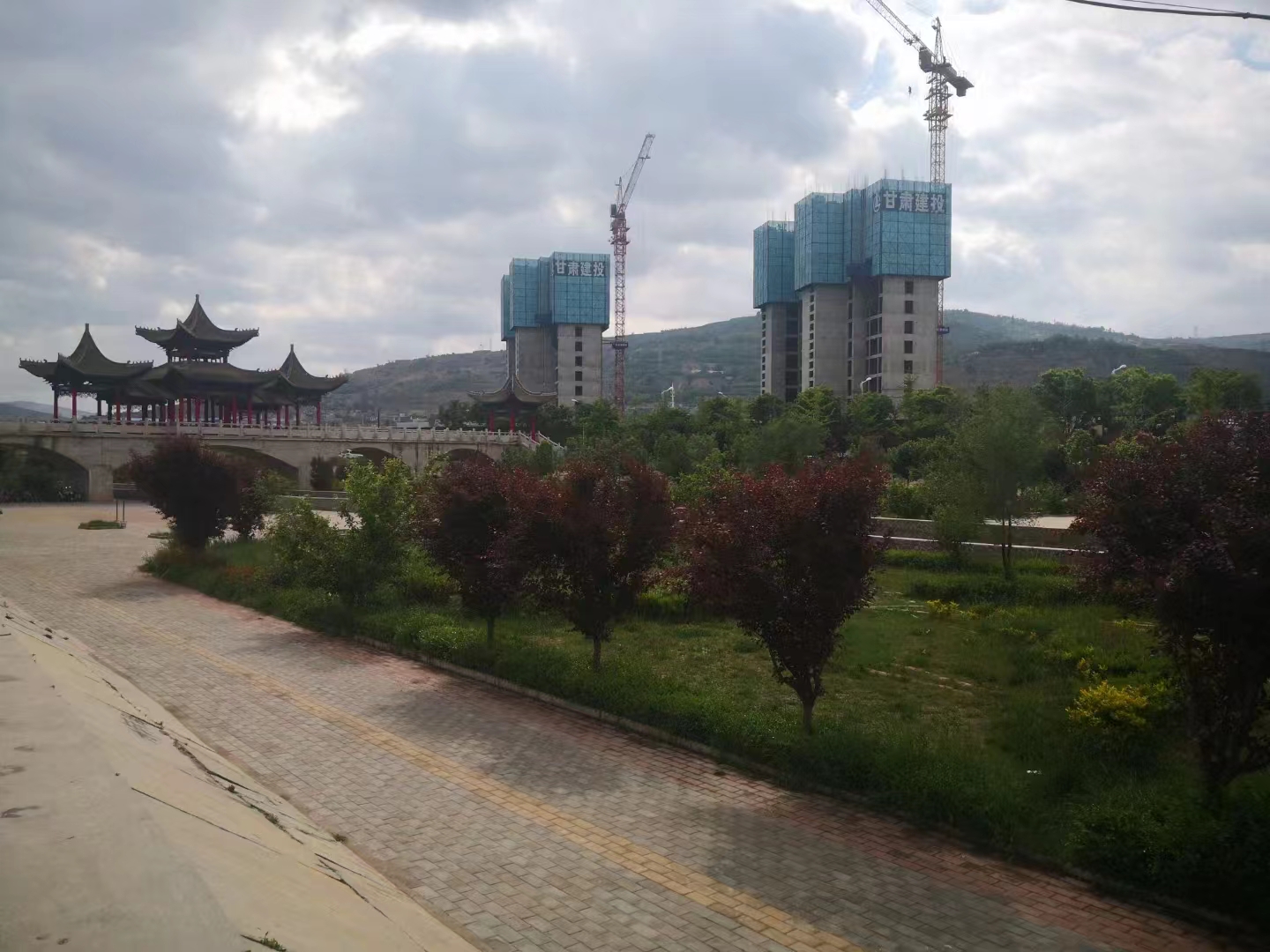 五律.山居